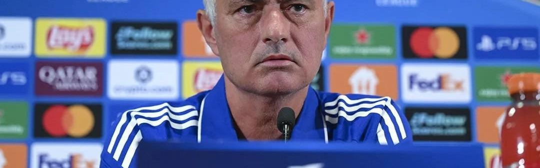 爱游戏中国官网-穆帅：不批评本菲卡的防守策略，我在巴塞罗那也用10个人防守过